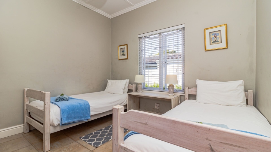 To Let 5 Bedroom Property for Rent in Onrus Western Cape